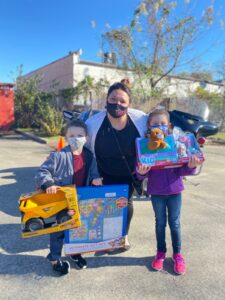 Mom and two kids _HUD_ with toys